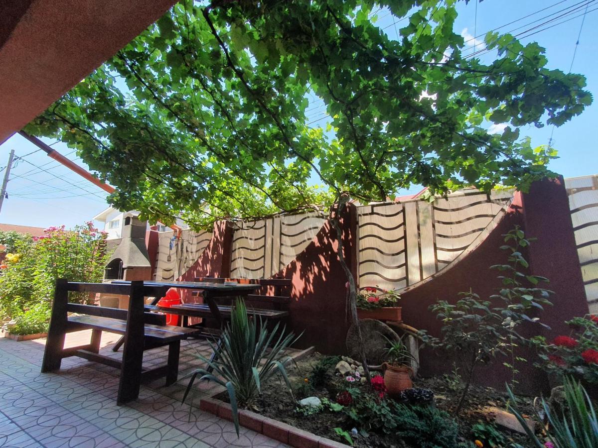 Casa Ultraviolet Hotel Navodari Exterior photo