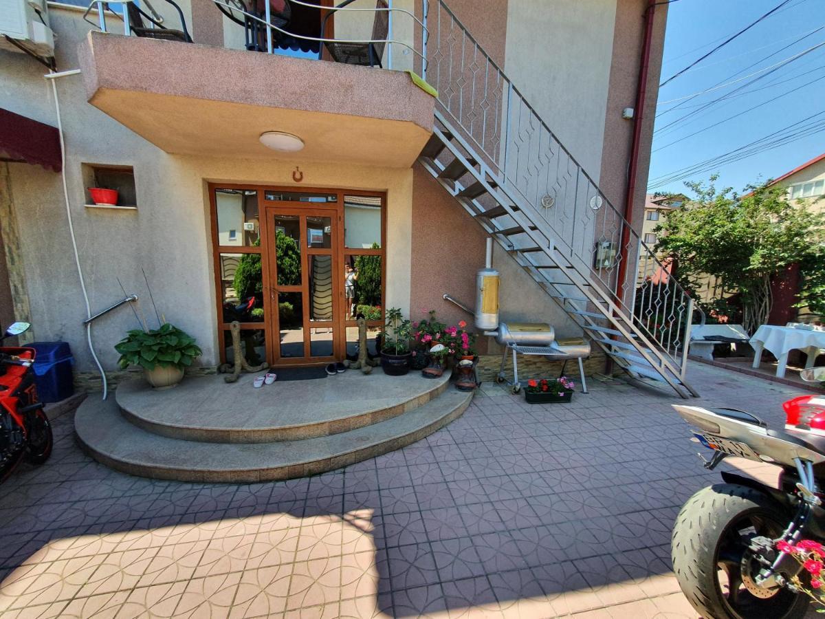 Casa Ultraviolet Hotel Navodari Exterior photo