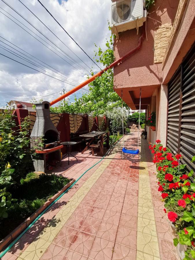 Casa Ultraviolet Hotel Navodari Exterior photo